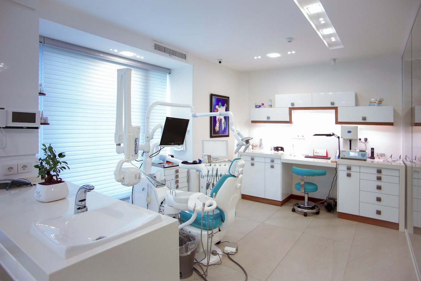Consultorio dental preparado para un tratamiento